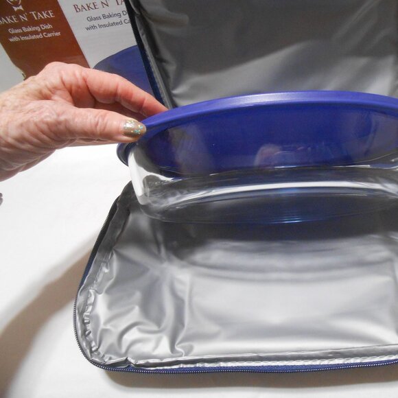 NEW BAKE N' TAKE GLASS BAKING DISH WITH INSULATED CARRIER w/ HANDLE NIB 🎁 - Picture 2 of 9